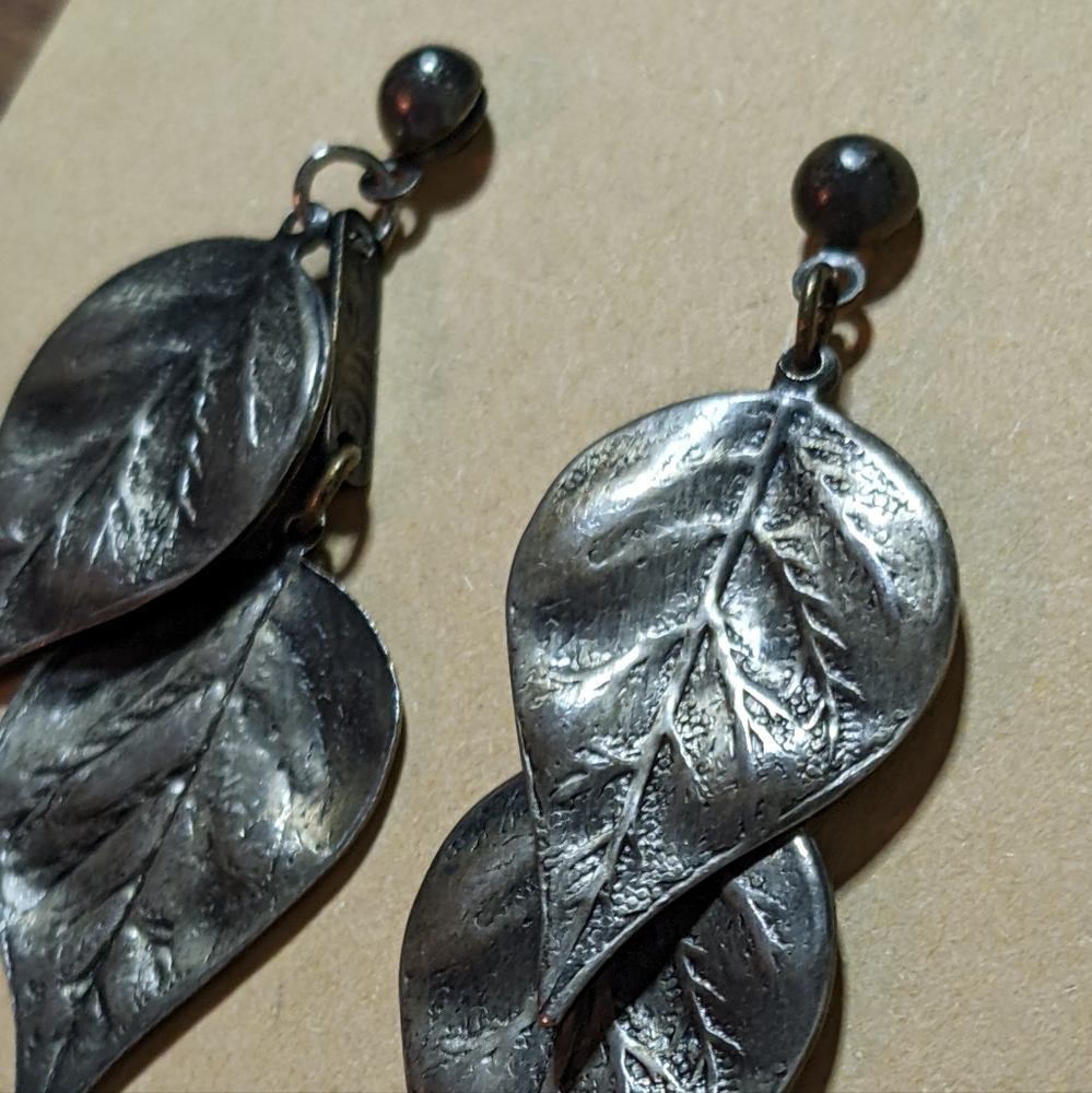 5/20$ leaves dangle earrings